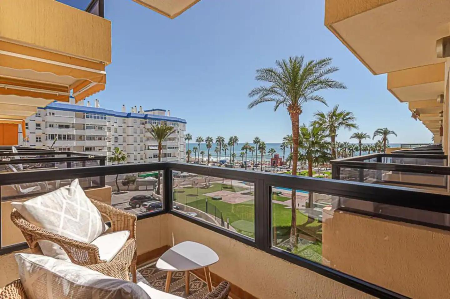 Encantador Apartamento En Primera Linea De Playa Benalmádena Exterior photo