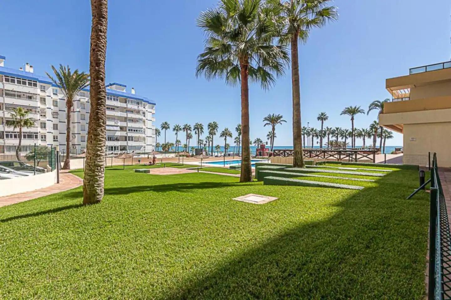 Encantador Apartamento En Primera Linea De Playa Benalmádena Exterior photo